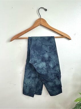manduka Teal-Blue Tie-Dye Yoga Leggings